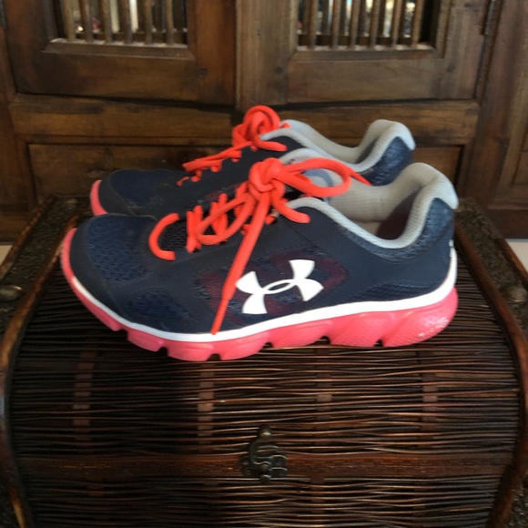 Under Armour shoe Youth 3.5/EU 35.5/ Women 5-5.5 - Picture 3 of 11